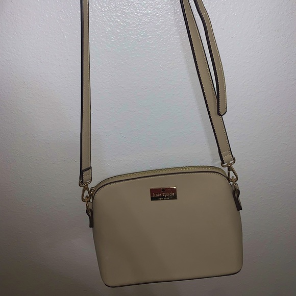 NOT AUTHENTIC KATE SPADE CROSSBODY HAND BAG. - Picture 1 of 3
